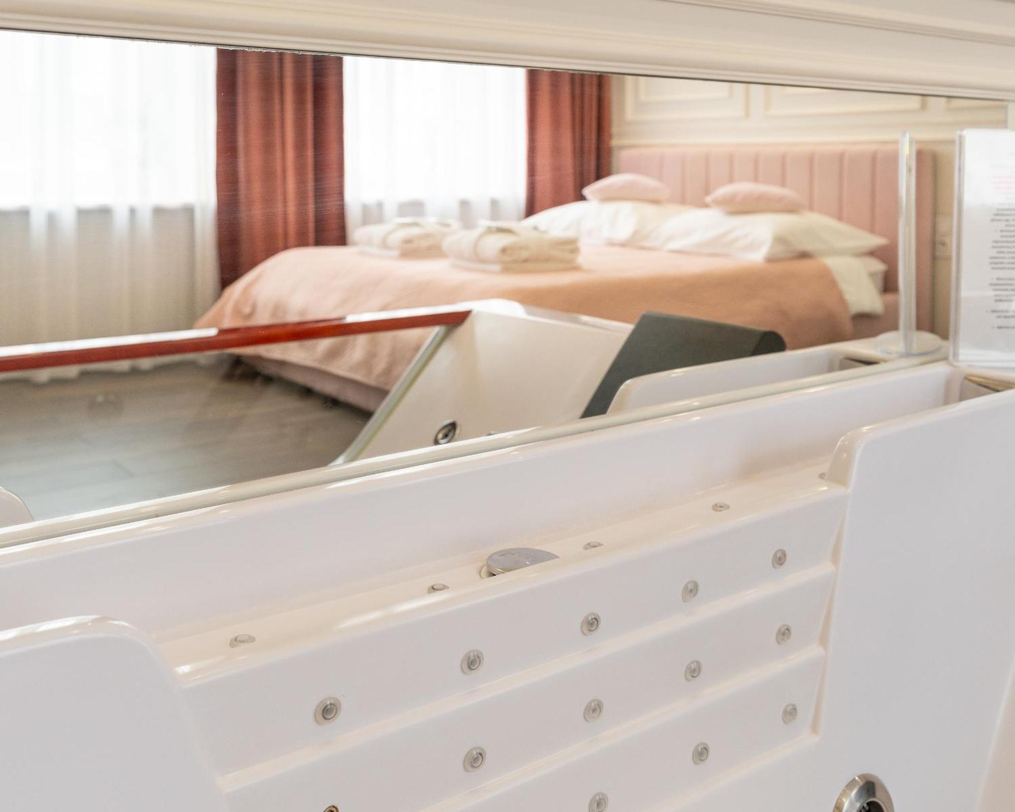 Apartament Glamour Prywatne Jacuzzi Starowislna Краков Экстерьер фото